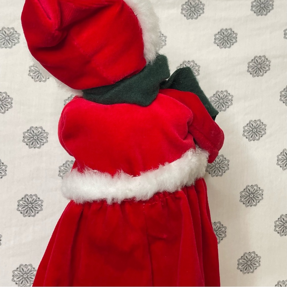 2001 Byers Choice Caroler – Mrs. Claus – Signed – Collectible Christmas Figurine - Picture 6 of 13